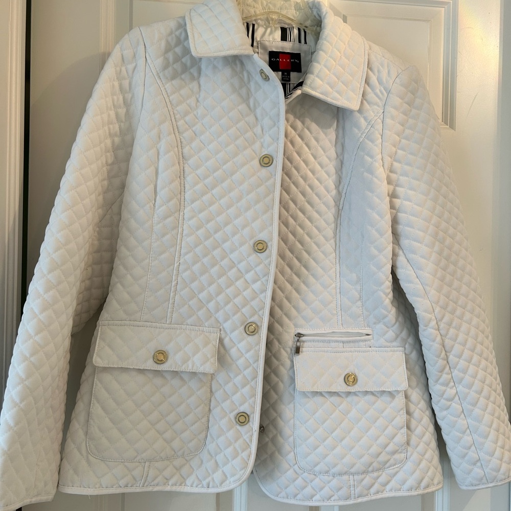 STAY WARM & COZY Women's Quilted White Jacket - Picture 11 of 12